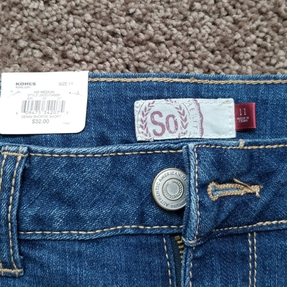 Shorts - Picture 2 of 4
